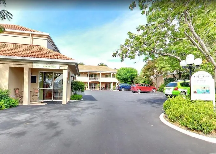 Pet Friendly hotel: Tuscana Motor Lodge